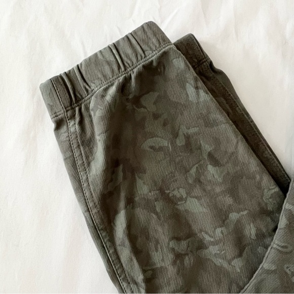 Athleta Farallon jogger women’s size 8 P green camo - Picture 3 of 8
